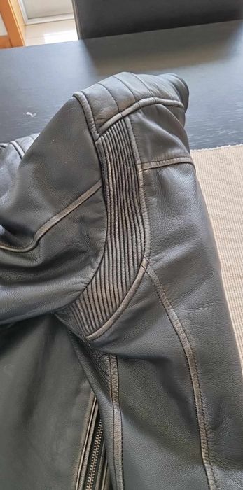 Casaco mota em pele