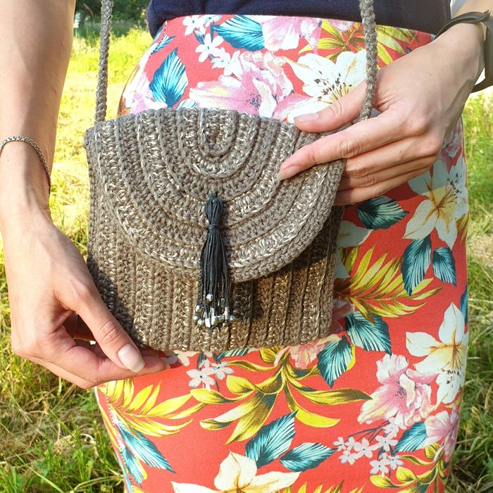 Сумочка вязаная женская с кожаными вставками. Ручная работа.