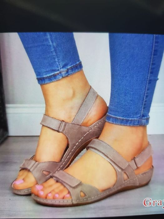 Легкі, на липучках босоніжки жіночі.