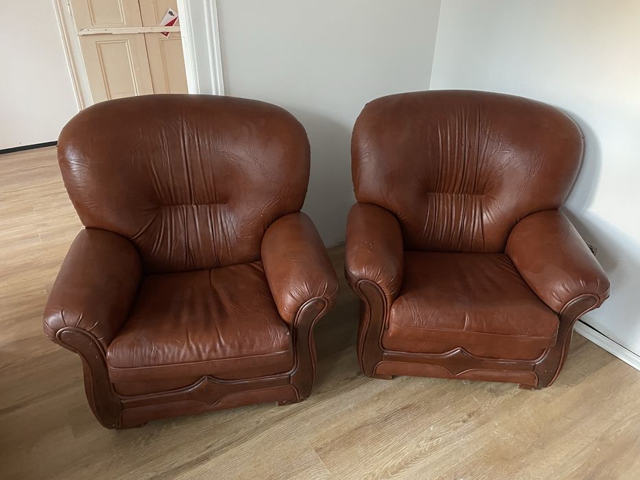 Sofas em pele bom estado