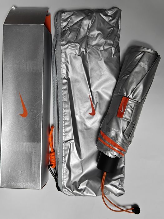 Парасоля Nike Member Exclusive Titanium Silver Umbrella
