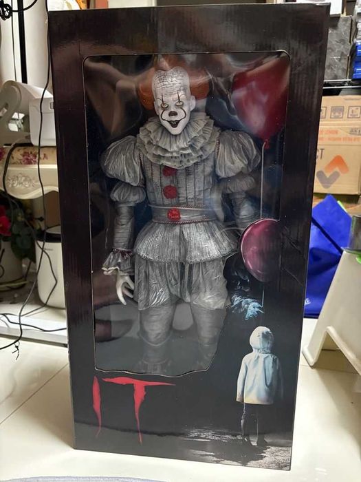NECA Pennywise 1/4 Scale Figure64365227105283120