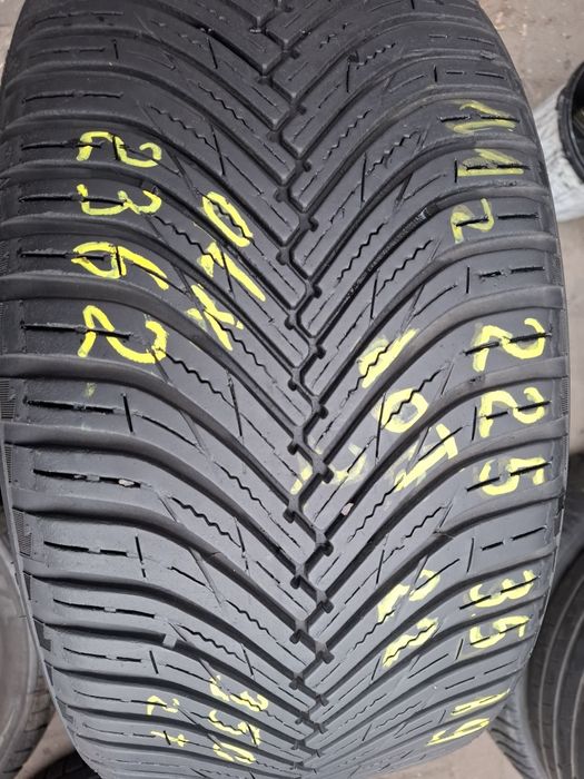 Sprzedam 2 opony wielosezonowe używane  premitra Maxxis