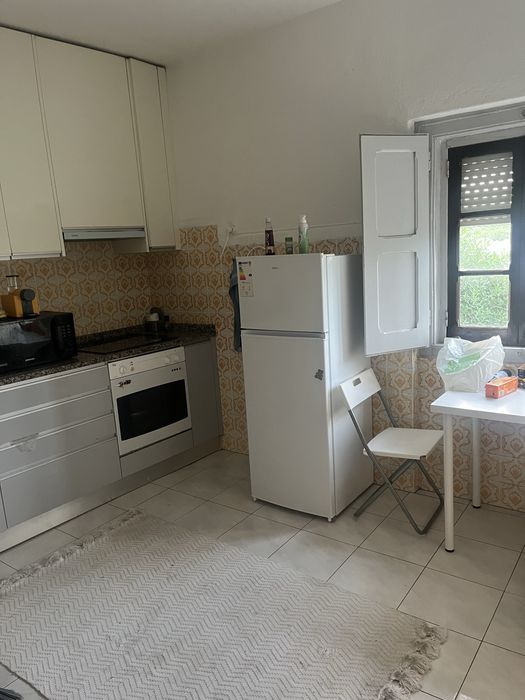 Alugo quarto em T2