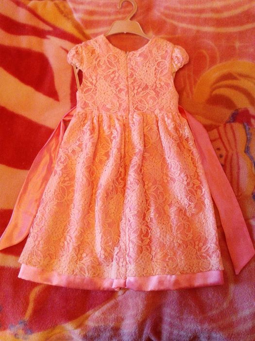 Ексклюзивне плаття для дівчинки 3-5 років ніжного рожевого кольору.