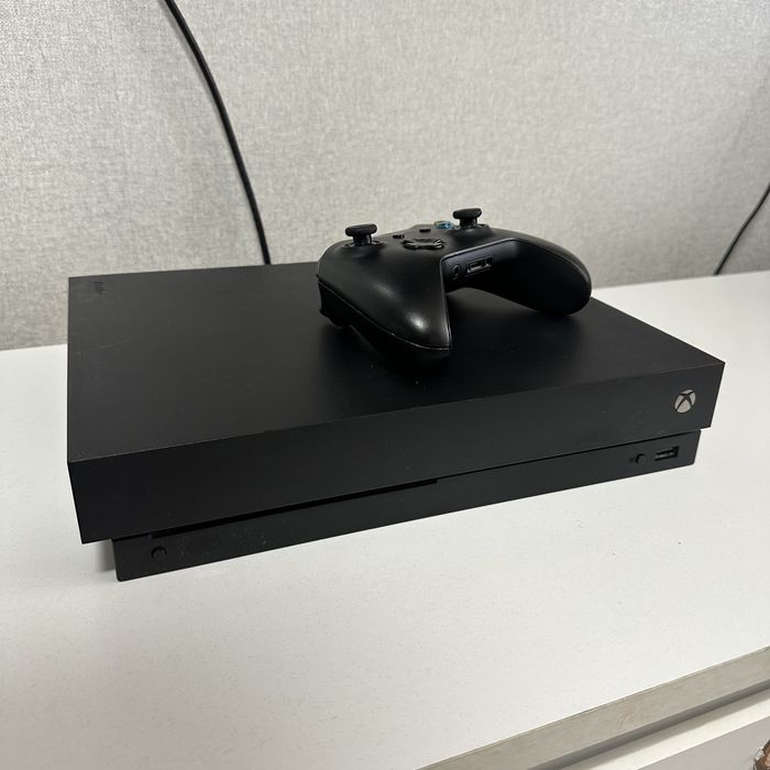 X box one x 1tb