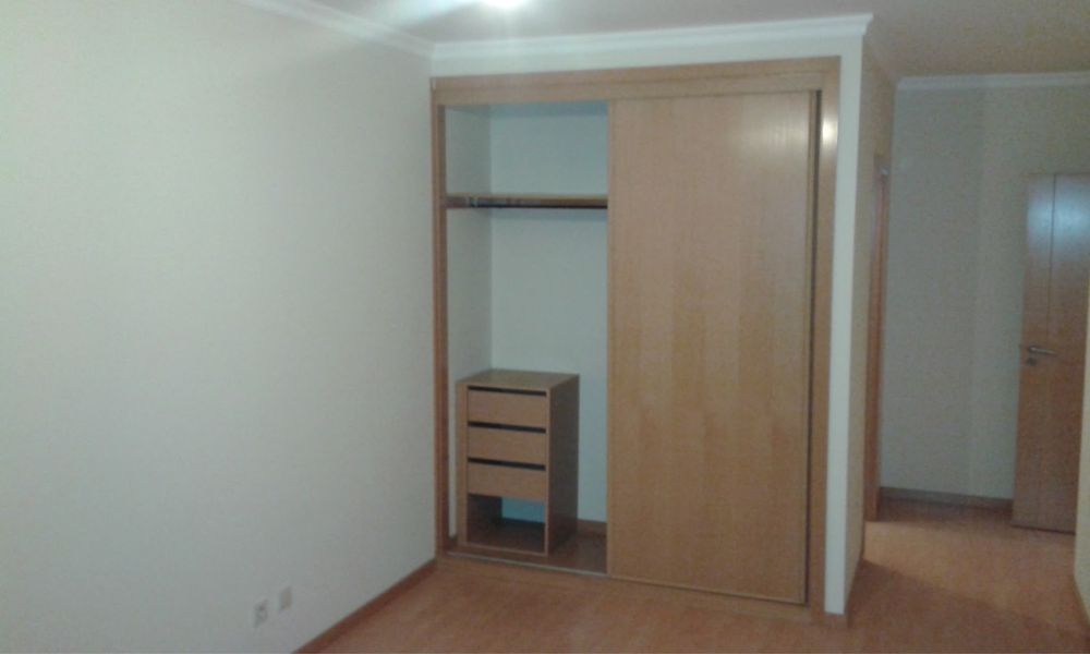 Alugo T4 em Bragança