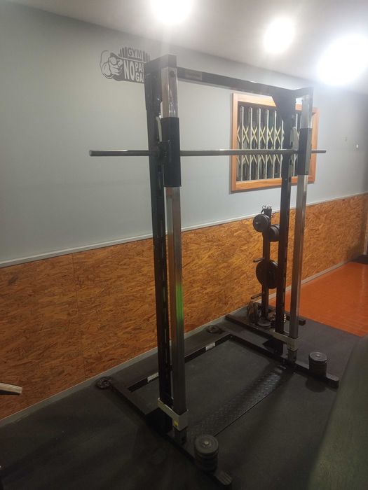 Smith machine com banco