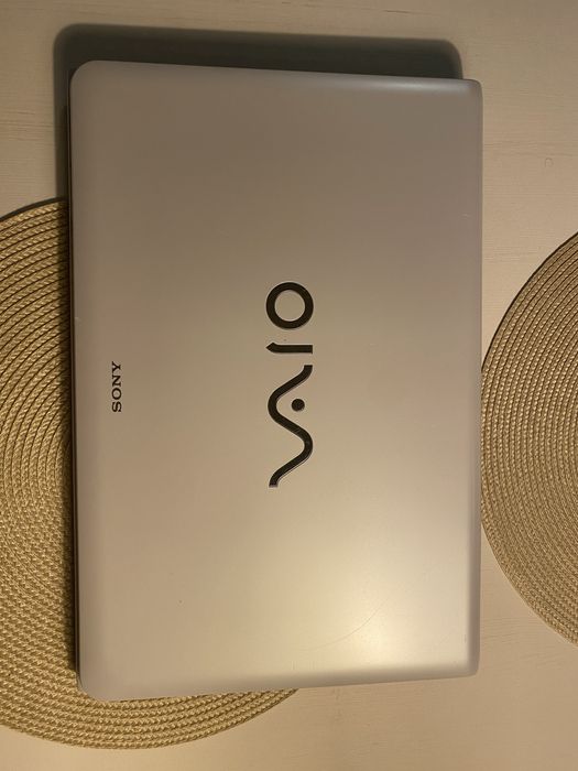 Laptop Sony Vaio i3/6gb/720gb/Radeon