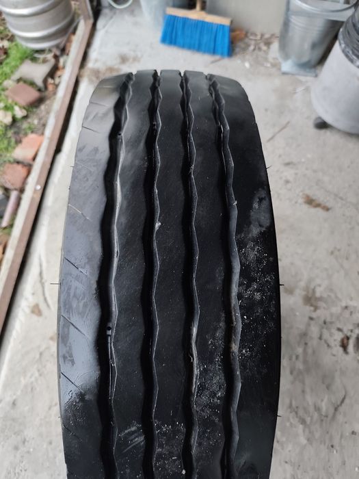 Opona kormoran 235/75/17.5