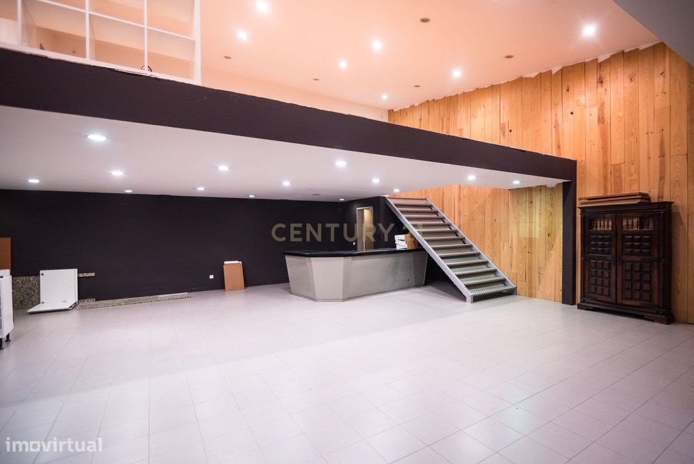 Loja em Centro Grossista — Samora Correia, Santarém