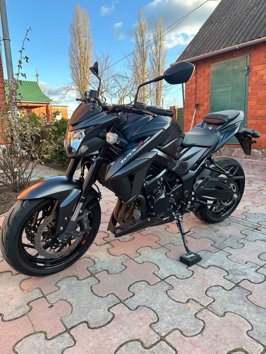Suzuki GSX s 750