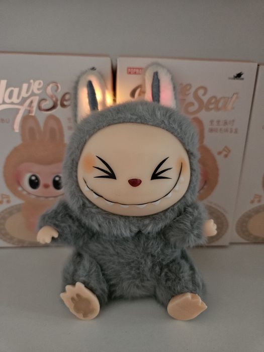 Grające Labubu świeci gra i śpiewa monster