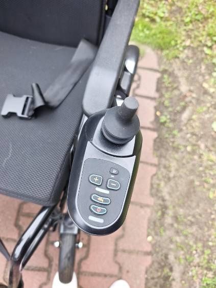 Wózek inwalidzki elektryczny skaldany