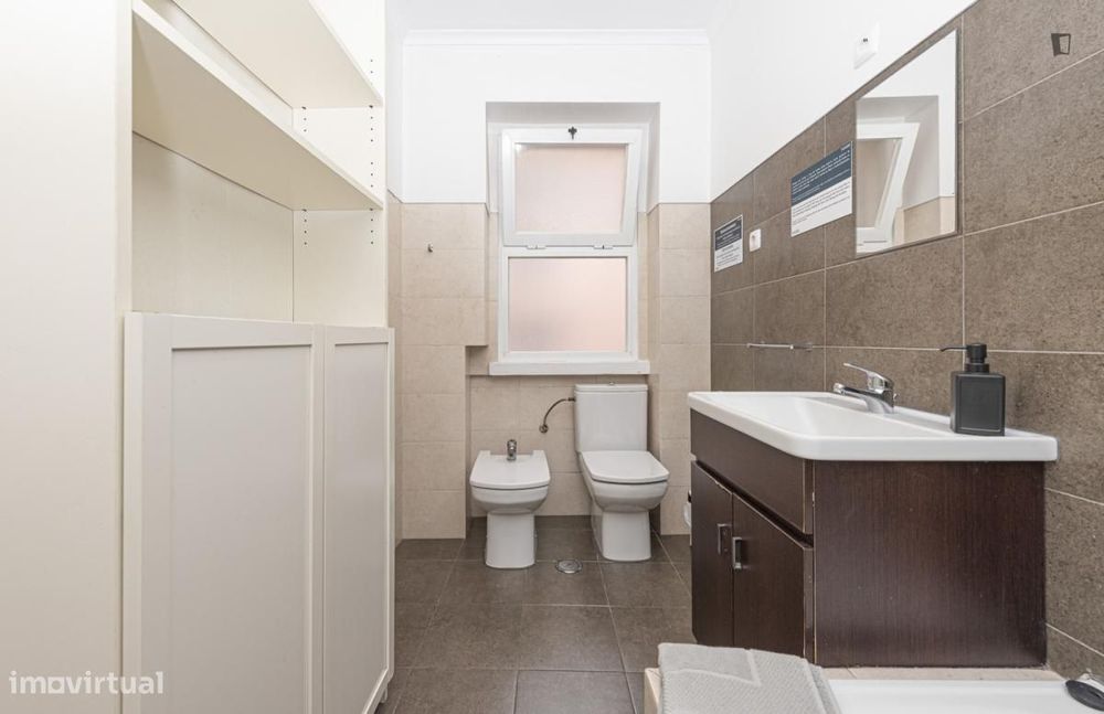 Quarto - localizado em Sete Rios Lisbon