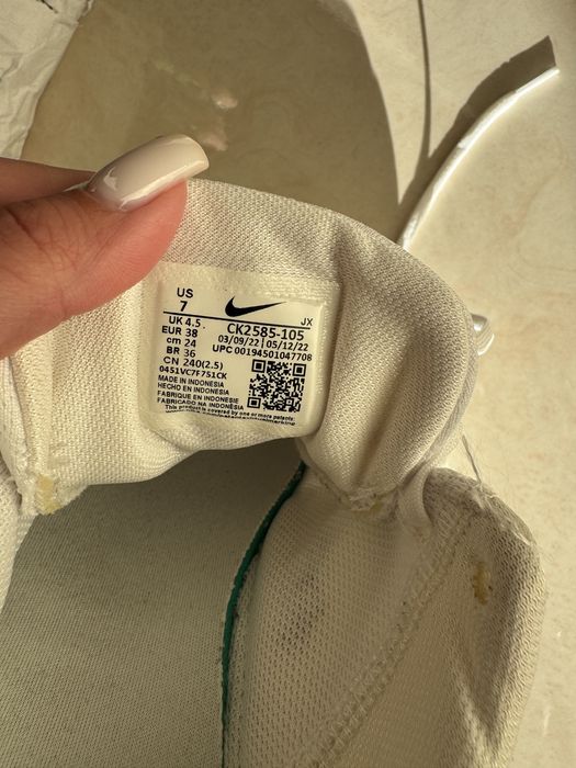 Срочно торг Кроссовки женские белые Nike Wmns City Trainer 3