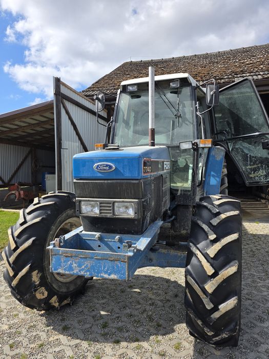Ciągnik rolniczy Ford 7740 SLE