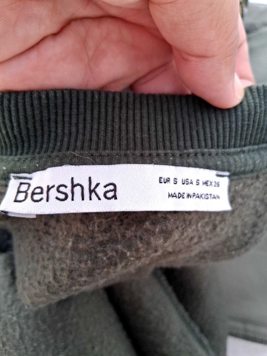 Camisola Zara e Breskha,e calça Zara.