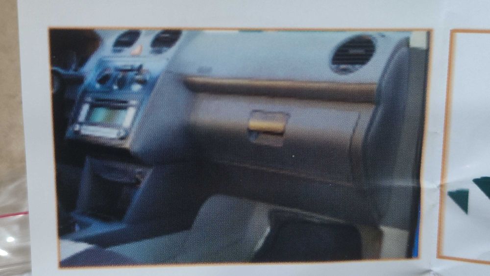 Крышка бардачка Volkswagen Caddy (04+)