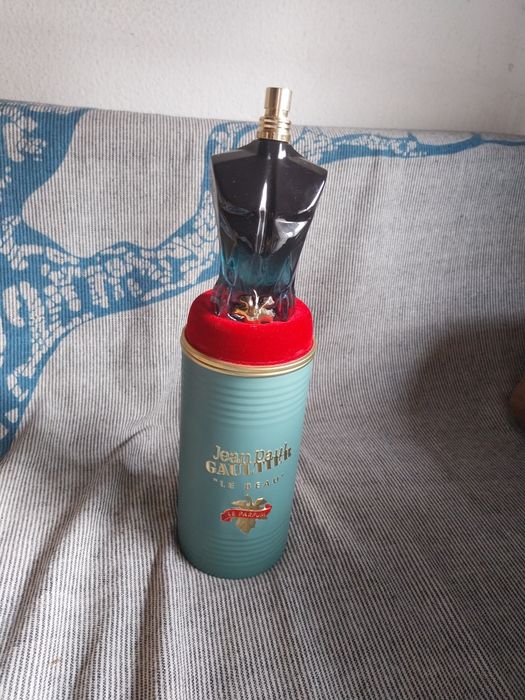 Vendo perfume  como novo