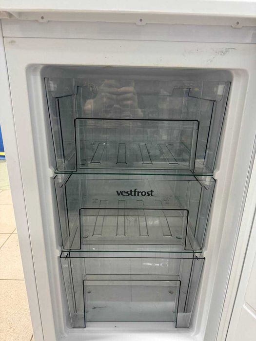 Морозильна камера  VESTFROST  CMF103W