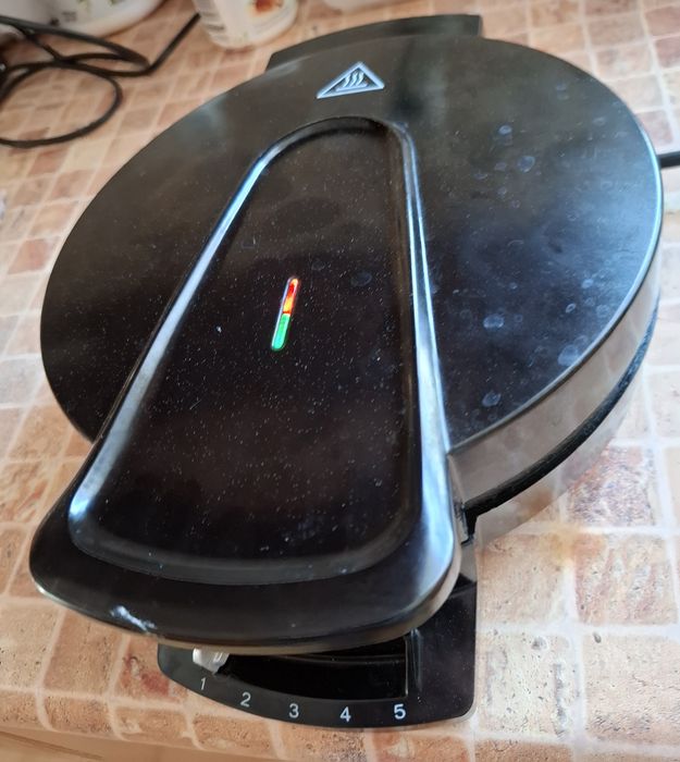 Gofrownica firmy SilverCrest
Dane techn