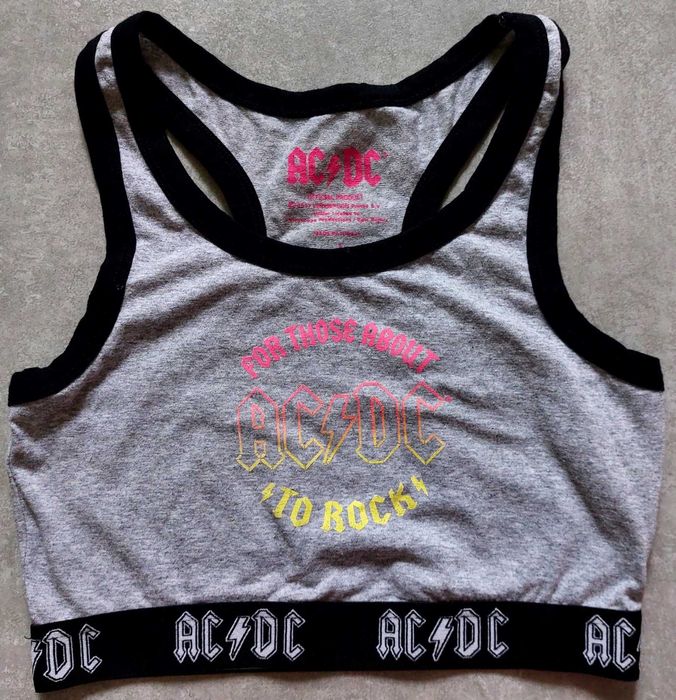 Topy sportowe staniki