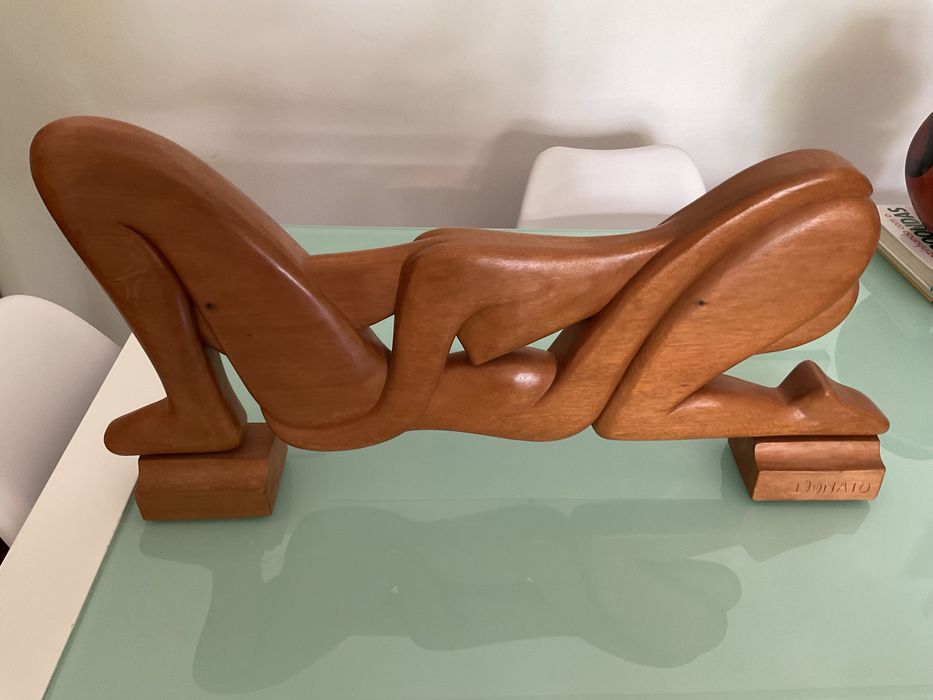 Grande escultura  em madeira