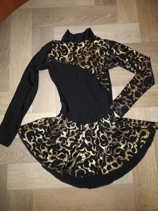 Яркий танцевальный купальник для гимнастики.