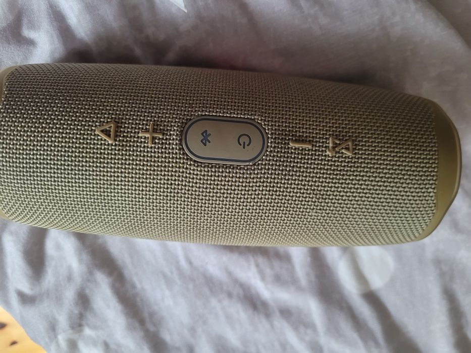 Sprzedam głośnik jbl charage 4