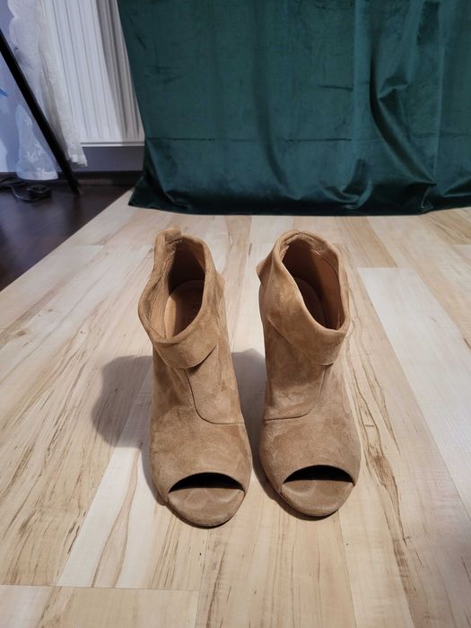 Prześliczne buty botki Badura r. 37 zamsz beżowe j. Nowe