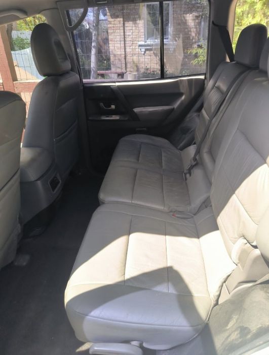 Продам кожаний салон на Mitsubishi  Pagero Wagon3 2005р.
