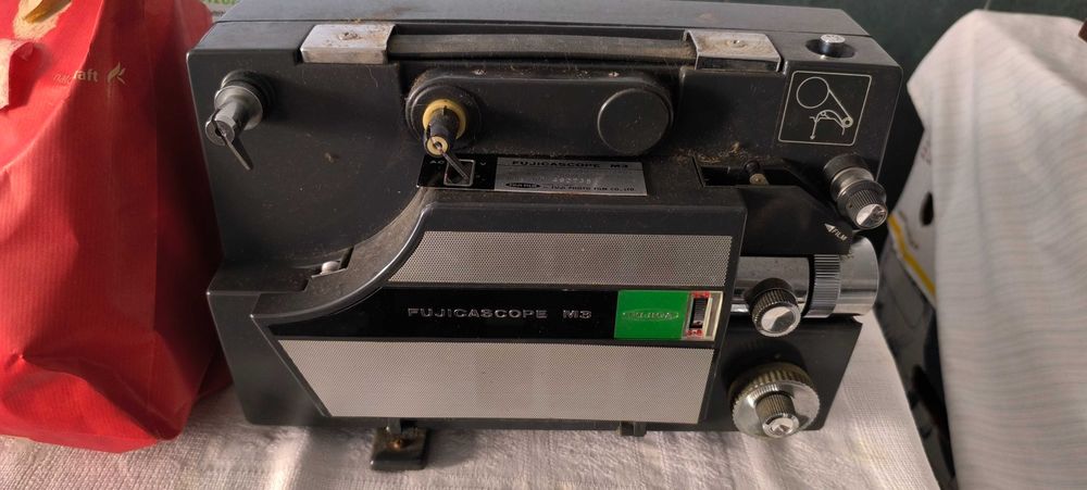 Câmera filmar antiga e projector