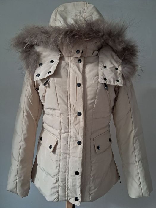 Пуховик жіночий зимовий.
