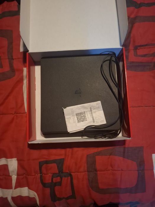 Ps4 slim (Sem desbloqueio)com a nota da compra