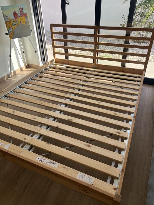 Cama IKEA LINDBÅDEN 160×200 + colchão IKEA VALEVÅG (conjunto)