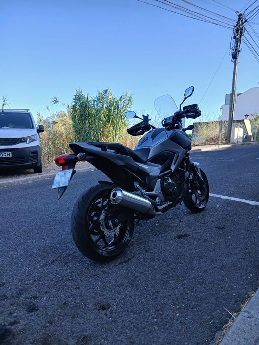 Honda NC750X de 2015 com 33 mil km, muito bom estado