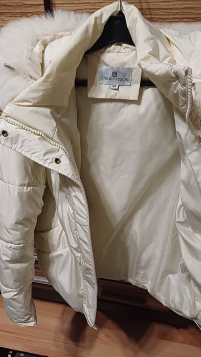 Зимова курточка жіноча