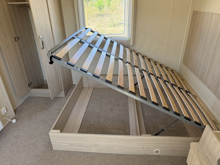 Cama casal com arrumação abertura elevatória/hidráulica)