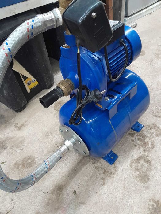 Bomba de agua relativamente nova