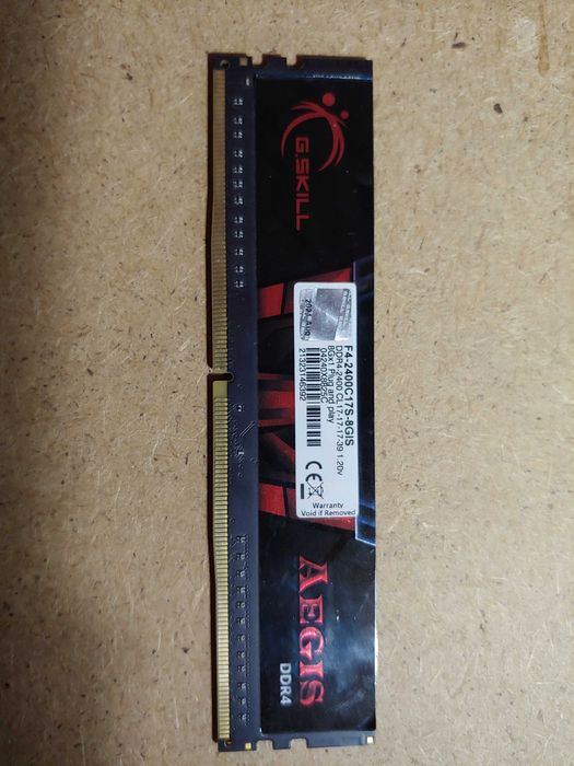 Продам оперативну пам"ять G.Skill DDR4-2400 8Gb (є нюанс)