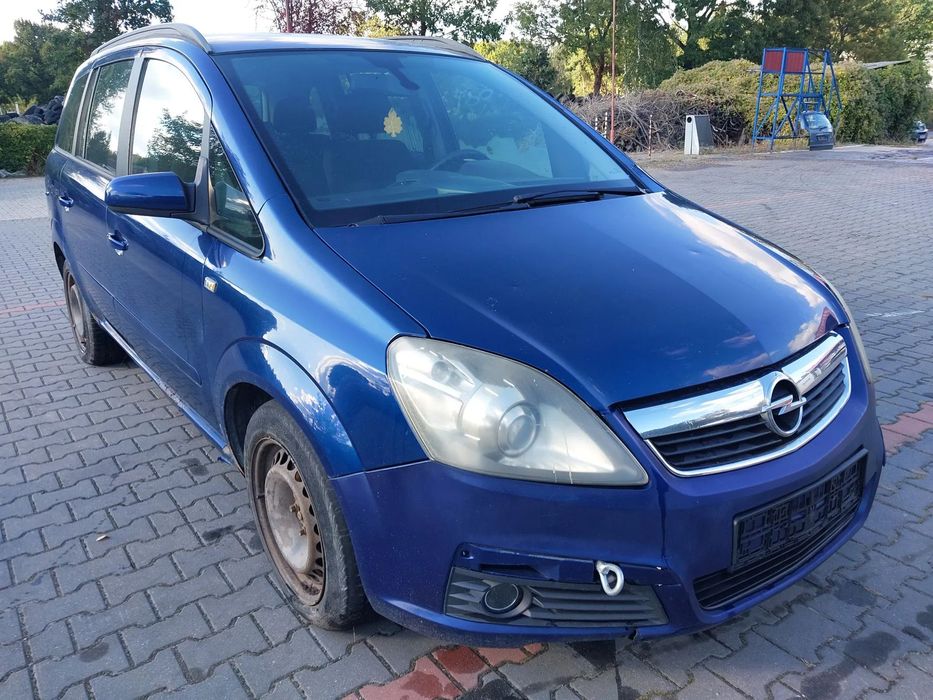 Opel Zafira B silnik kompletny 1.9 CDTI JTD 150KM Z19DTH wtryski pompa paliwa klimatyzacji wspomagania regulator alternator maglownica sprzęgło lewarek 6 biegów drzwi klapa błotnik lusterko kolor Z21B lampa reflektor przód przedni xenon przetwornica tył t