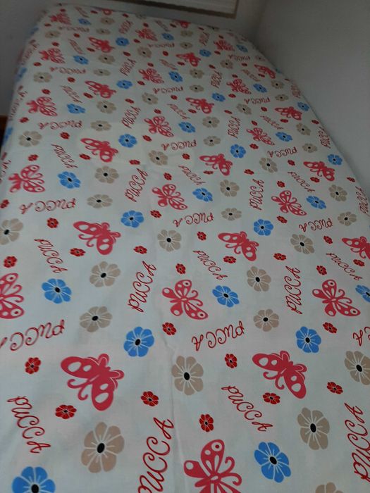 2 Capas Edredon. 1  PUCCA, 2 Ikea  côr vermelha e 3 Primark tons cinza