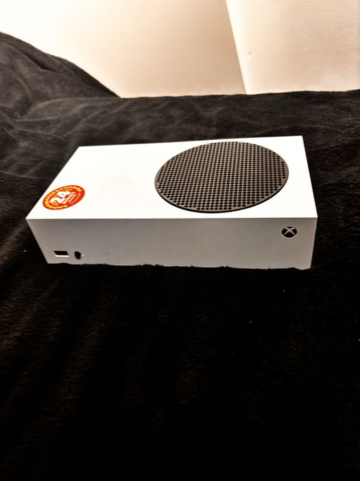 Xbox serie s (plus pad i gry z doplatą)