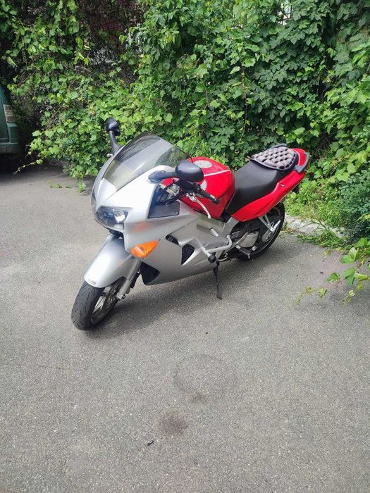 Продам Honda VFR800