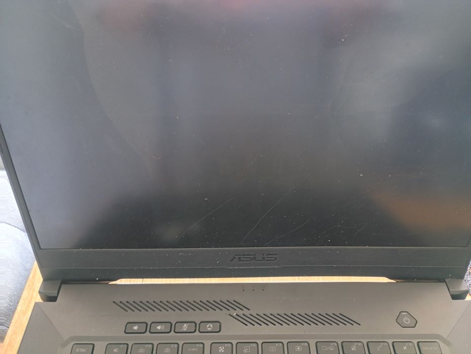 Laptop uszkodzony