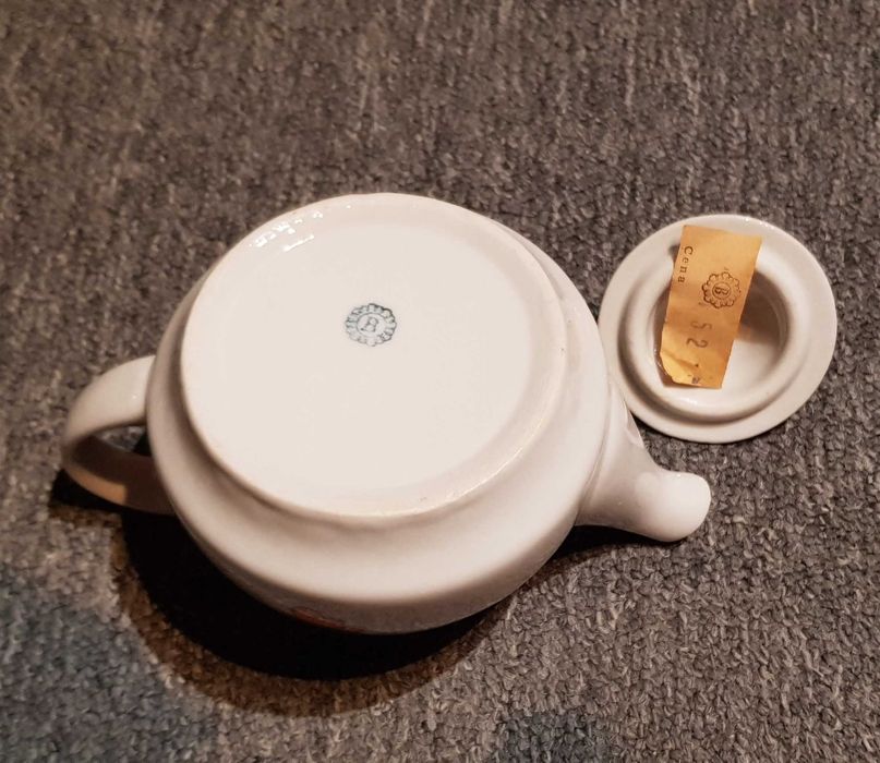 Imbryk z motylkiem Bogucice