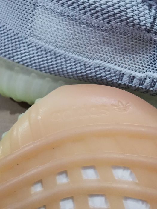 Yeezy Boost 350 V2 FX4349 rozmiar 42 Nowe