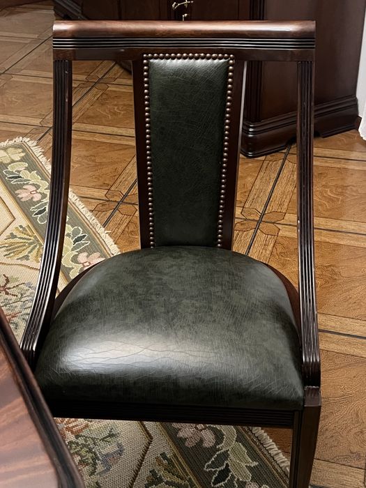 Mesa de sala em madeira + 6 cadeiras — Como nova