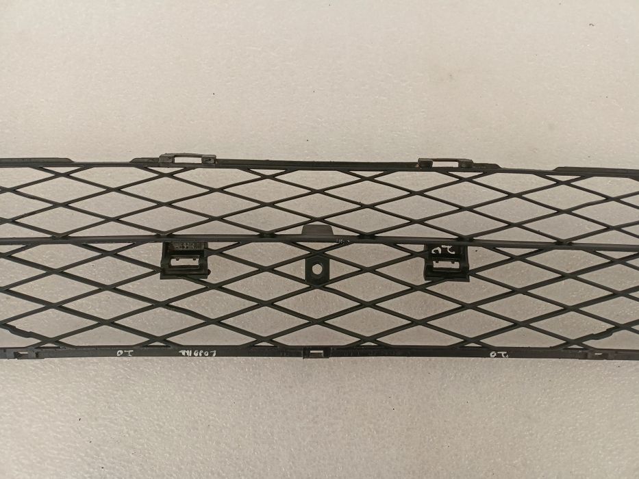 Toyota Corolla E12 02-04 kratka środkowa zderzaka przód dół dolna
